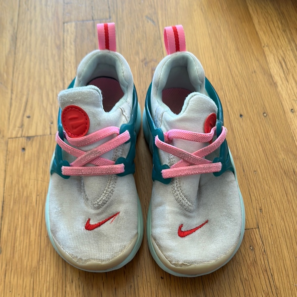 Nike Presto kids - White and Pink